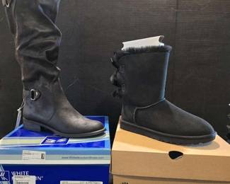 TA320Size 7 BootsUGG
