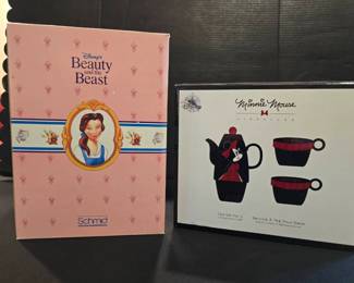 TA277Disney teapots
