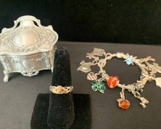TA300V925 Ring And Charms