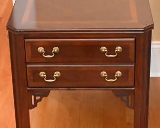 Lane Furniture End Table 20 x 27 x 22