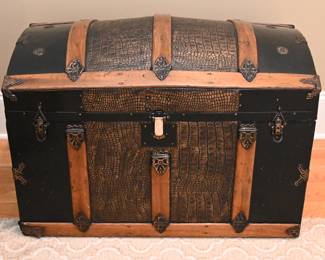 Excellent Steamer Trunk 
