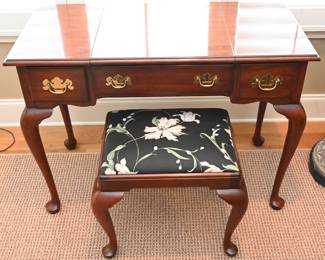 Henkel Harris Makeup Table w/Stool 42 x 21 x 30