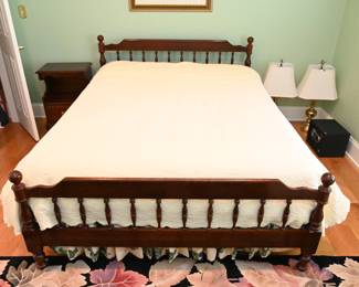 Full Size Bed w/Spread 