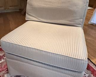 Armless chair