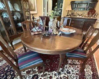 Dining table with 2 leaves and 6 chairs
