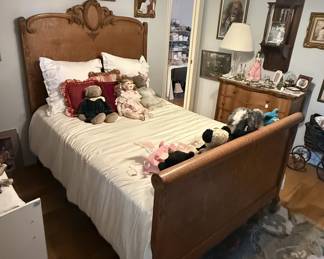 Full size carved bed