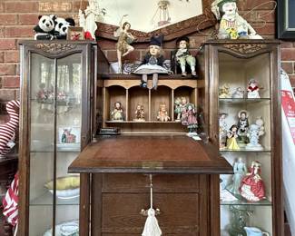 Curio cabinet