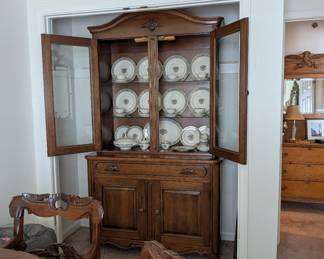 Davis hutch part of dining room set, with beautiful china set!