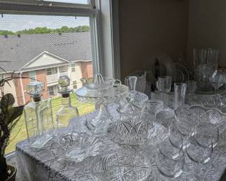 One of many pictures representing crystal pieces available