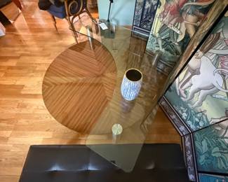 MODERN GLASS AND WOOD COFFEE TABLE IN PERFECT CONDITION