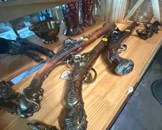 DECORATIVE SPANISH GUNS