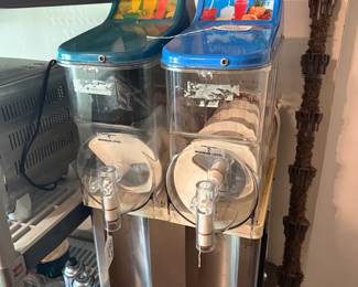 COMMERCIAL SLUSH MACHINE