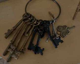 antique skeleton keys on a large ring