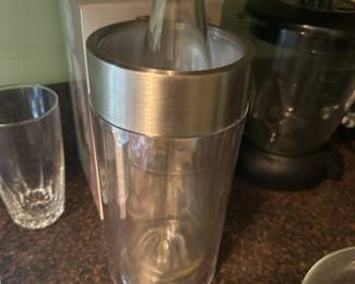 Iceless wine cooler