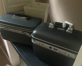 Samsonite vanity case