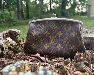 These authentic designer purses are brought to you by Kandyslux will only be available at the Thursday night preview. (615) 542-3068