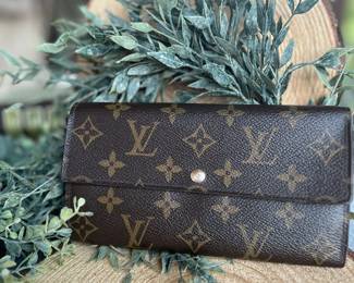 These authentic designer purses are brought to you by Kandyslux will only be available at the Thursday night preview. (615) 542-3068