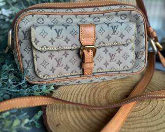 These authentic designer purses are brought to you by Kandyslux will only be available at the Thursday night preview. (615) 542-3068
