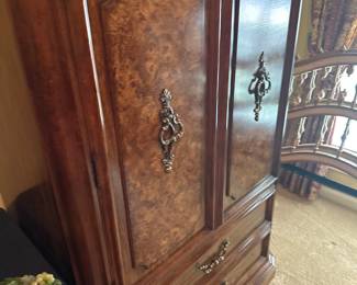 Beautiful, sturdy wardrobe