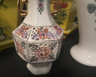  decorative porcelain vase