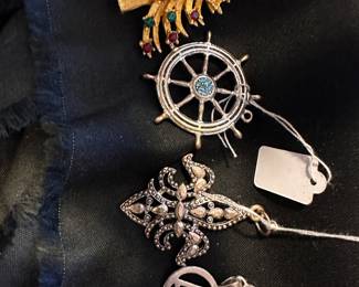 Pendants and brooches 