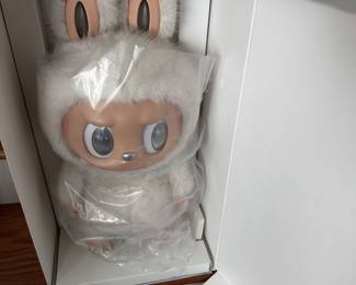 Very large Labubu 
