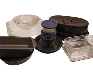 Granite Ware Oval Roasting Pan, Clear Pyrex Mixing Bowls, Cassaroles, Loaf Pans More