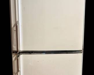 Vintage Frigidaire Deluxe FrostProof Sixteen Refrigerator Freezer  Working