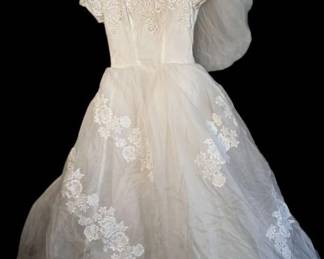 Vintage Wedding Dress With Veil 