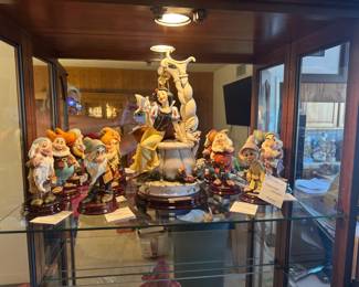 Giuseppe Armani -"Snow White at the Well" with the Seven Dwarfs. Complete with Certificates and boxes.