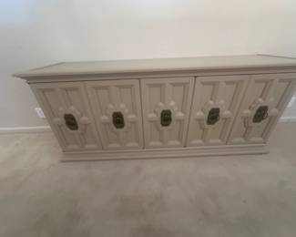 Side buffet cabinet 