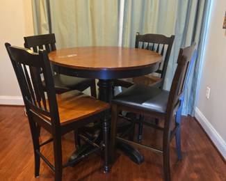 High top dining table with 4 bar stools