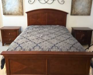 Queen bedframe