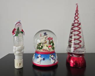 Holiday snow globes