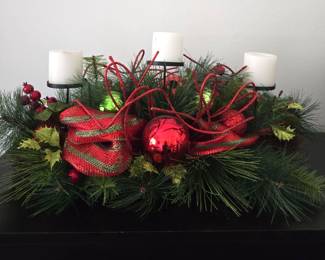 Holiday centerpiece candleholder