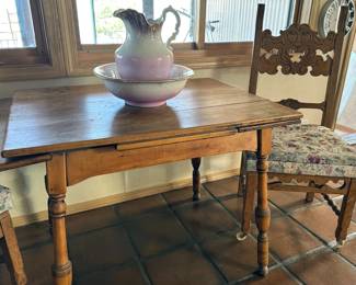Farmhouse dining table with leaves