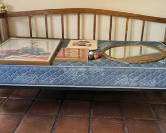 Twin daybed