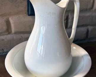 Wash basin + pitcher
