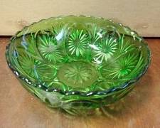 1960s Anchor Hocking Cameo Star Green Round Vegetable Bowl, Scalloped Edge Starburst Design