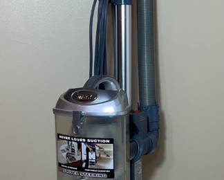 Shark Navigator LiftAway Deluxe Vacuum
