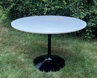 TULIP TABLE 