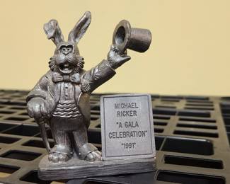 Bunny pewter figure - Michael Ricker