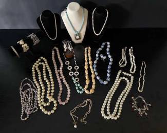 Elegant Vintage Pearl Beaded Necklaces Costume Jewelry Statement Collection