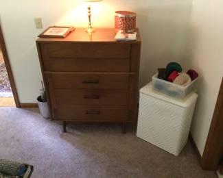 MCM dresser. Kroehler