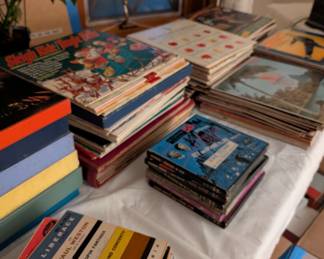 antique , vintage, & retro albums. very nice large colection