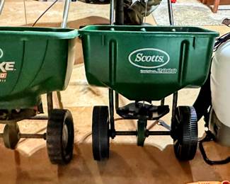 Field King Promax 18volt lithium battery Powered Variable flow backpack sprayer. Scotts Spreaders