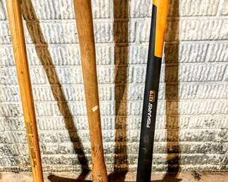 Fiskars Axe, sledge hammer and double pick