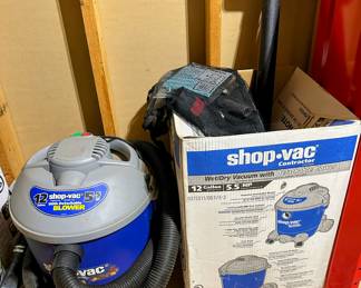 Shop-Vac with accessories - minimal use