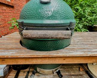 Presale Available! Large Big Green Egg with Table