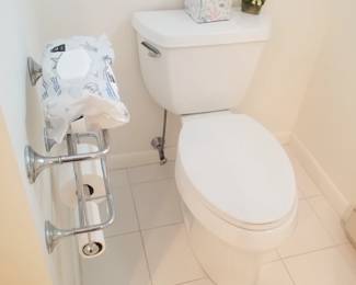 Commode; towel rack